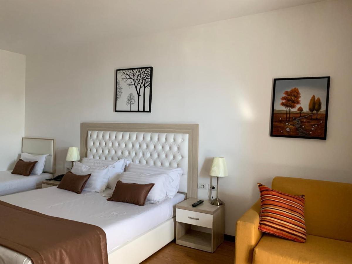 Hotel Bleart Škalngur Екстериор снимка