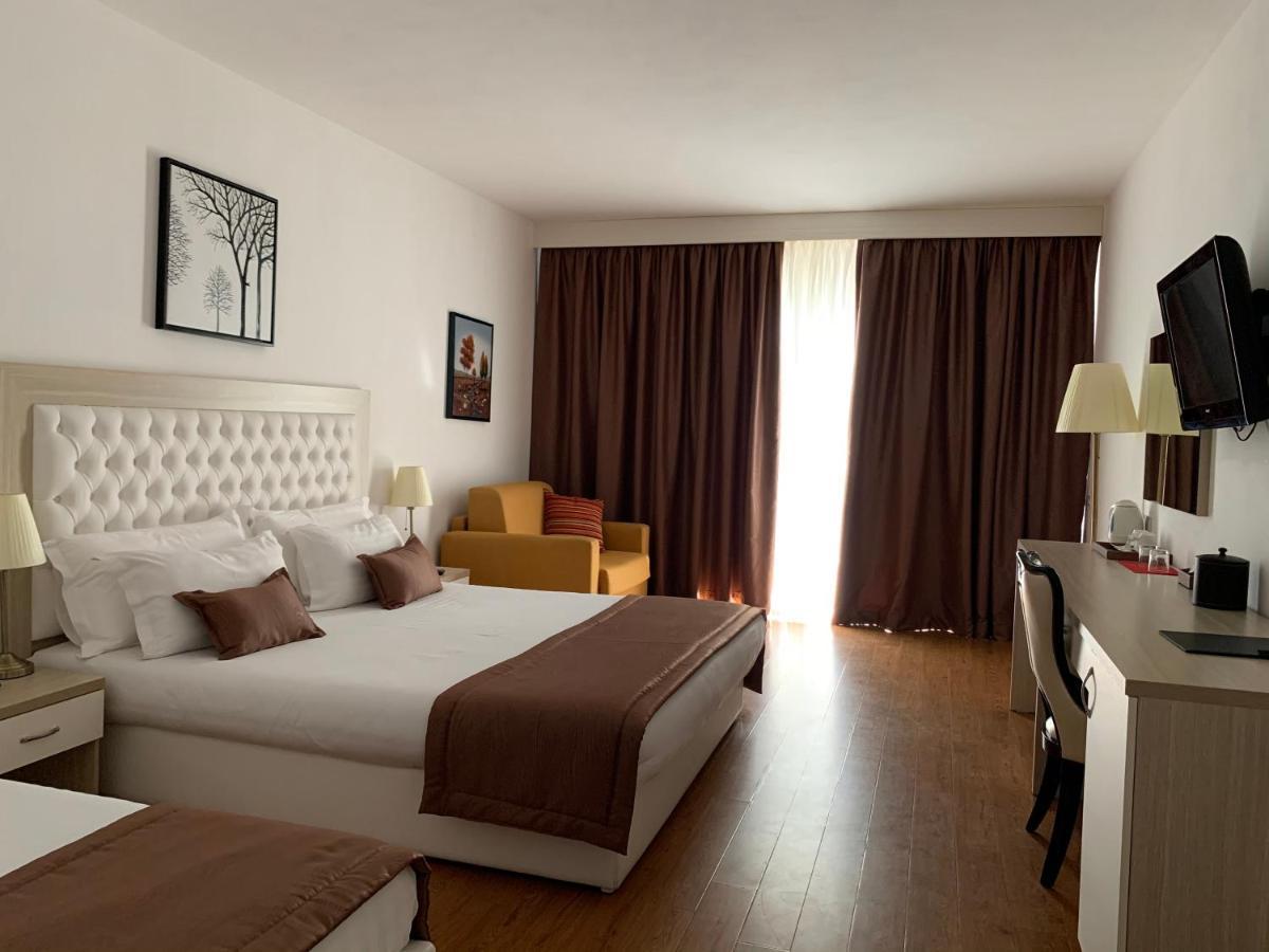 Hotel Bleart Škalngur Екстериор снимка
