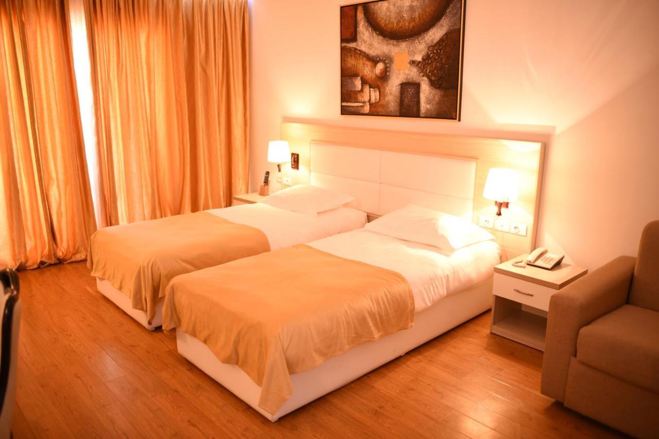 Hotel Bleart Škalngur Екстериор снимка